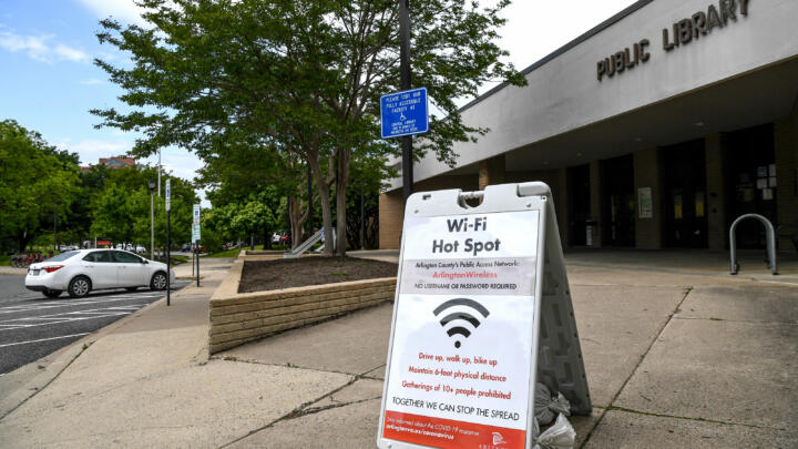 A library in Arlington County, VA advertises their curbside Wi-Fi access while they're closed