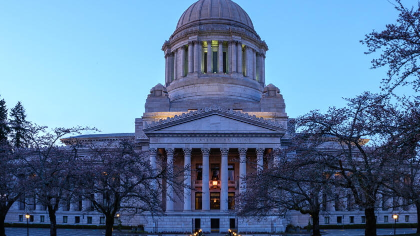 An early evening photo of the Washington State capitol building